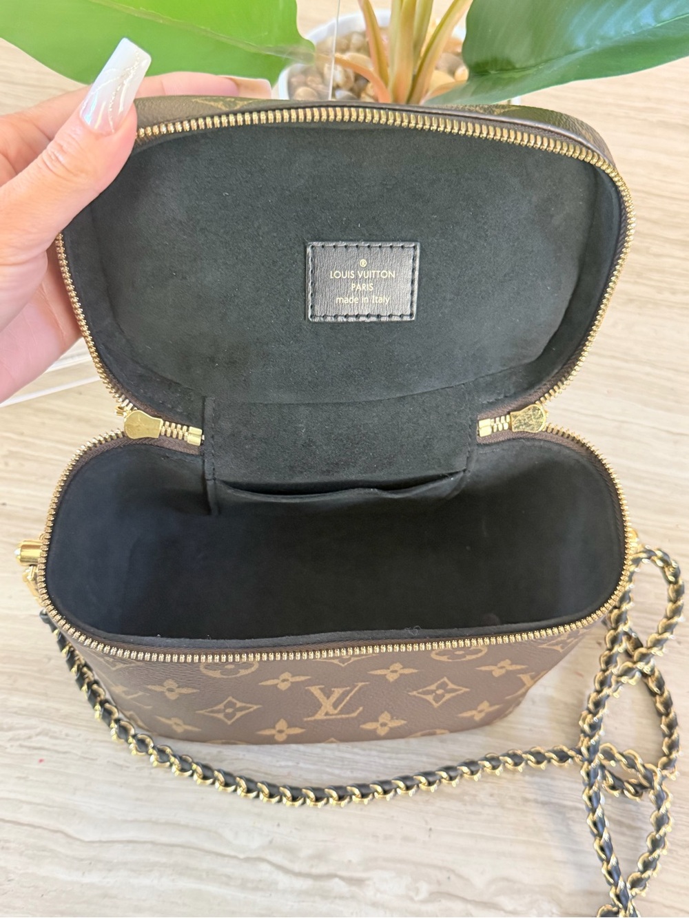 Louis Vuitton Reverse Monogram Vanity PM - Picture 11 of 14
